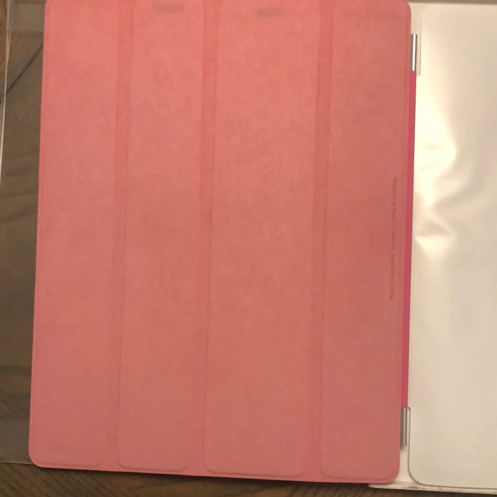 NWT iPad Smart Cover